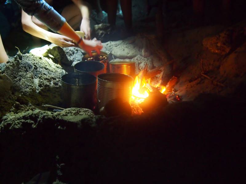 eten koken op het strand